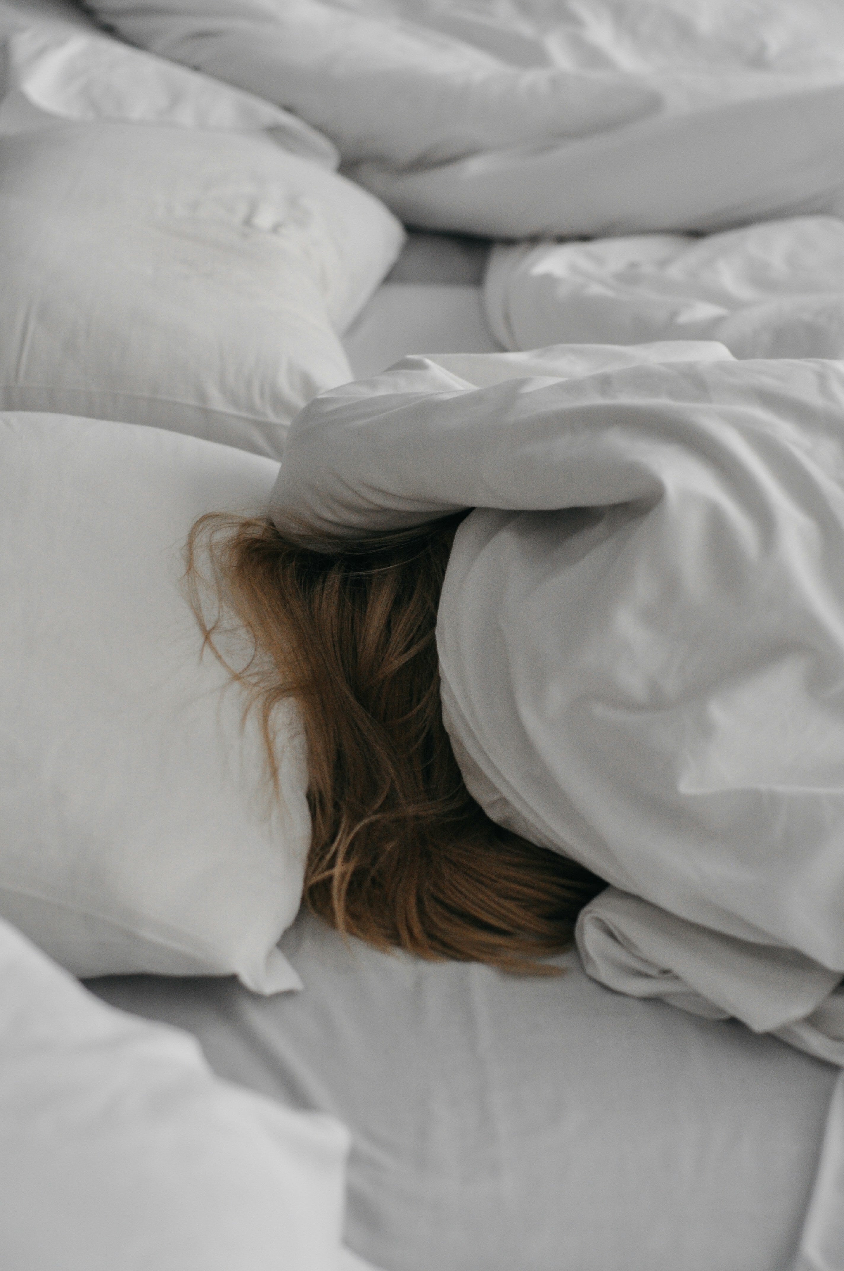 Human enjoying cooler sleep without air conditioning with OAK SLEEP
